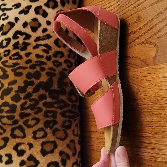 Sergio Tomani | Edina Rojo Sandals in US Size 7.5/European Size 38 - Picture 12 of 16